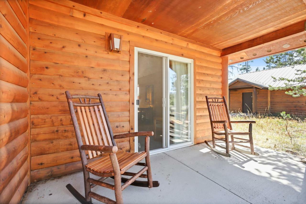 Headwaters Lodge & Cabins At Flagg Ranch Moran Exterior photo